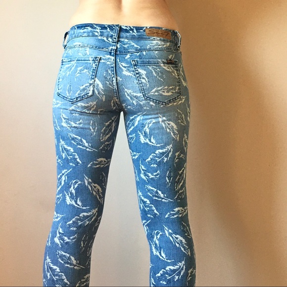 ๐ Feather Skinny 7 Jeans ๐ - Picture 2 of 8